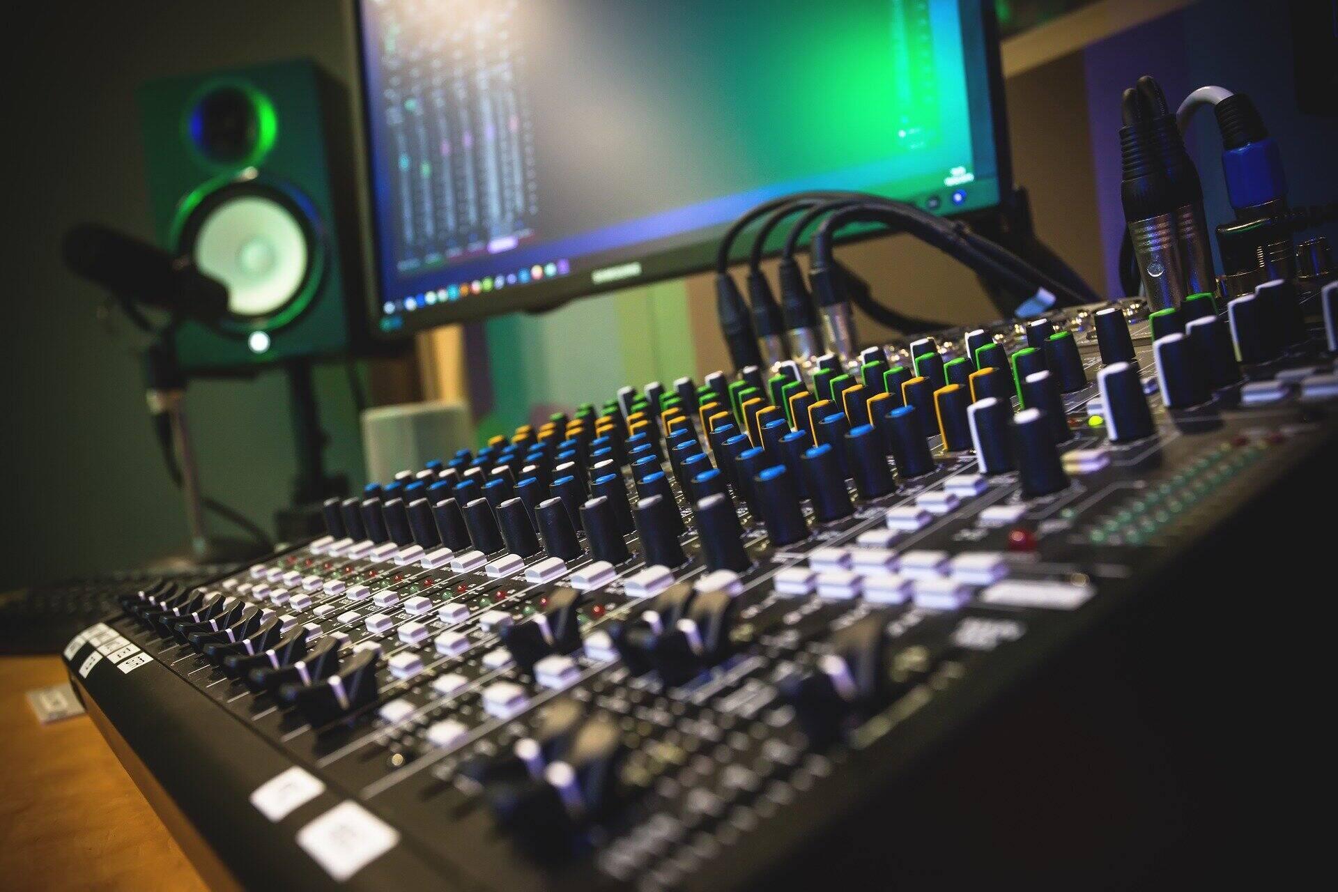 Best USB Mixer for Streaming