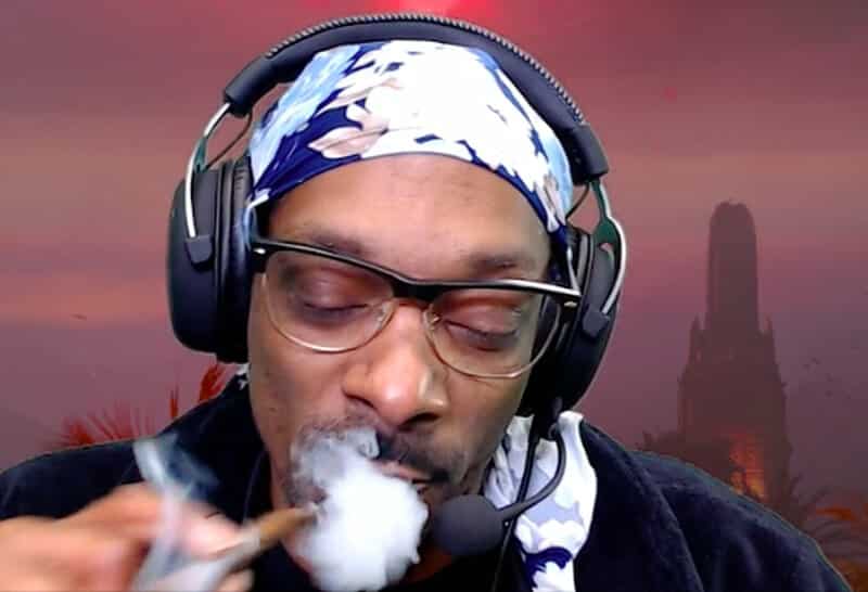 Snoop Dogg smoking on Twitch